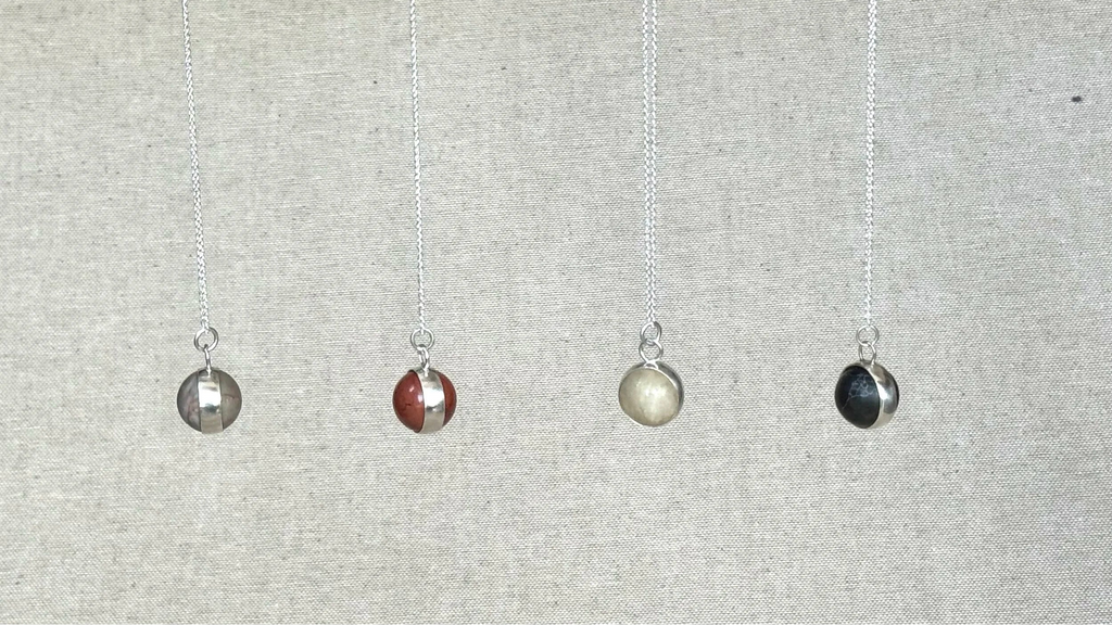 Spinning Stone Pendant Red Jasper